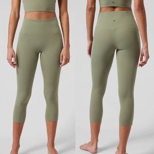 Athleta Salutation Stash Pocket Capri